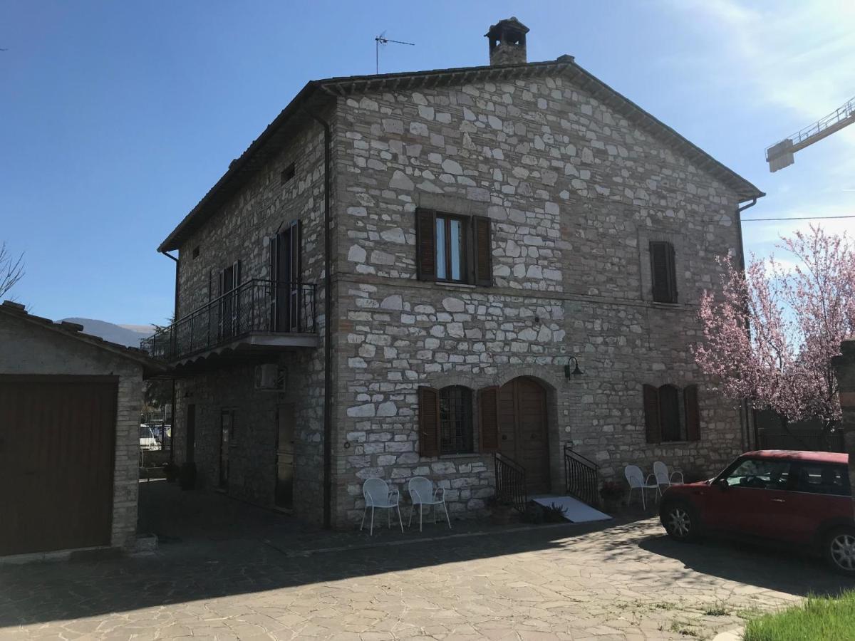 La Casa Delle Sirene Hotel Assisi Bagian luar foto